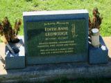 image of grave number 945757